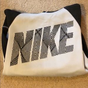 Nike therma-fit sweatshirt size M